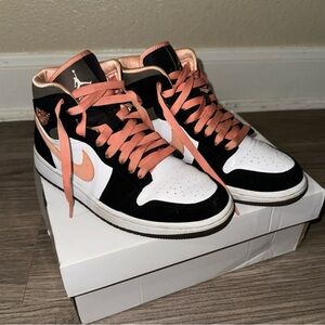 Air Jordan 1 Mid SE Peach Mocha Wmns